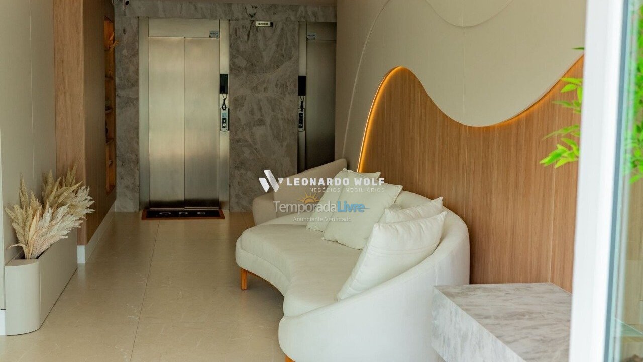 Apartamento para aluguel de temporada em Governador Celso Ramos (Praia de Palmas)