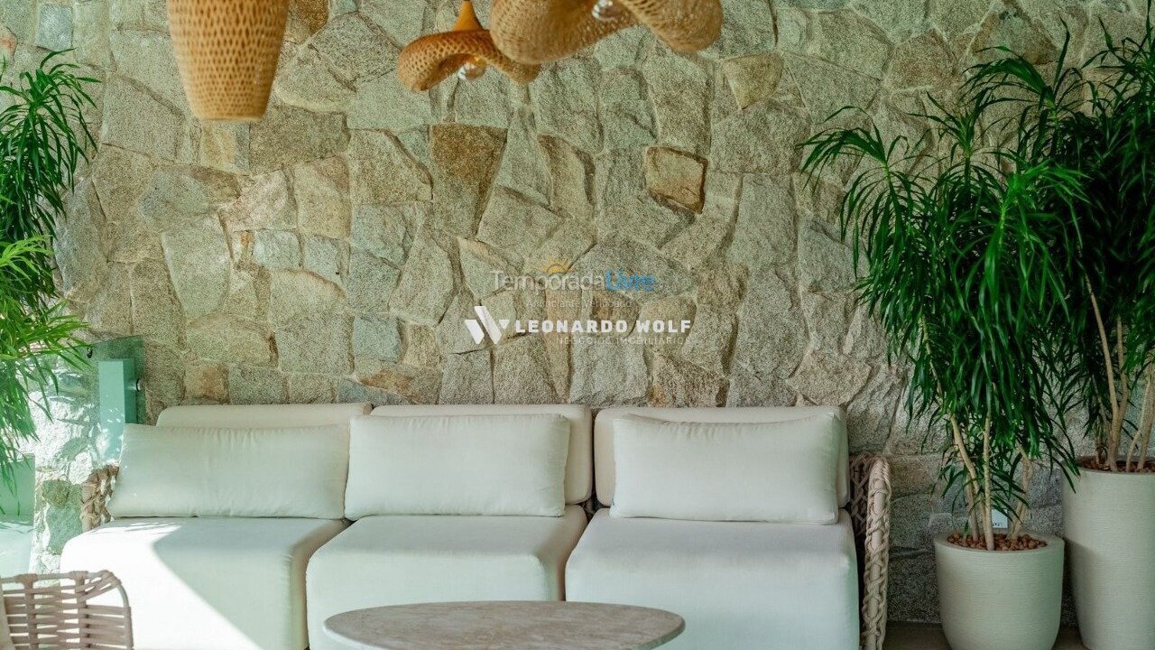Apartamento para aluguel de temporada em Governador Celso Ramos (Praia de Palmas)