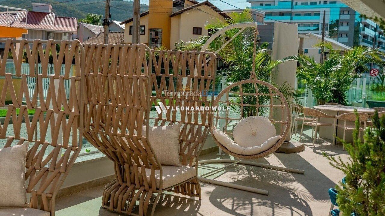 Apartamento para aluguel de temporada em Governador Celso Ramos (Praia de Palmas)