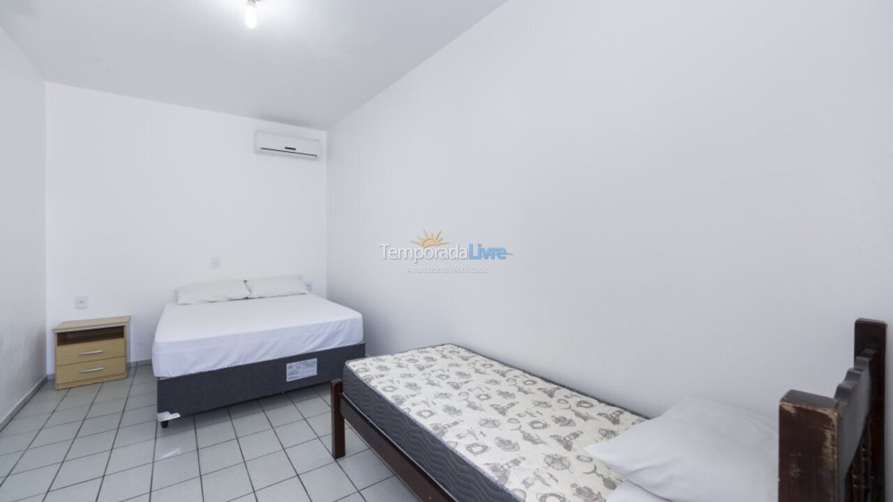 Apartamento para aluguel de temporada em Bombinhas (Praia de Bombas)