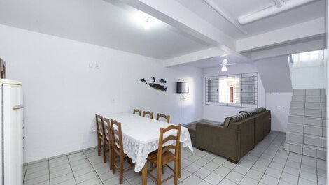 Apartamento econômico à 70 metros do mar em Bombas