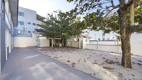 Apartamento econômico à 70 metros do mar em Bombas