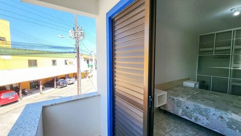 Casa de dos plantas con 2 suites, 2 plazas de aparcamiento, a una cuadra de la playa (20 metros).