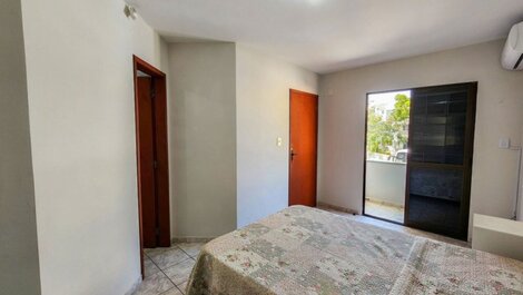 Casa de dos plantas con 2 suites, 2 plazas de aparcamiento, a una cuadra de la playa (20 metros).