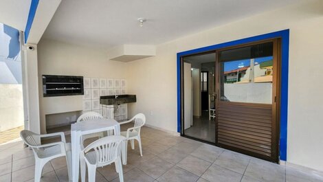 Casa de dos plantas con 2 suites, 2 plazas de aparcamiento, a una cuadra de la playa (20 metros).