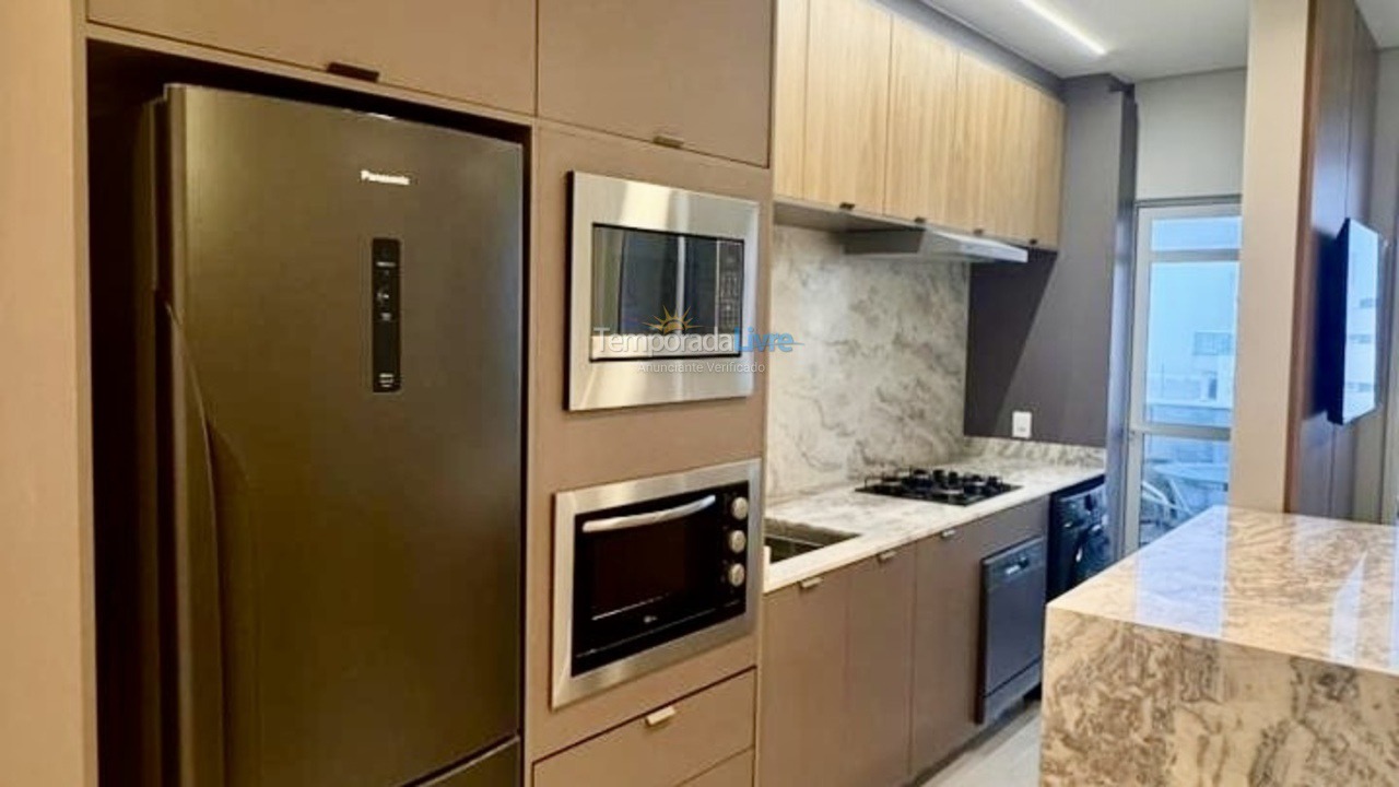 Apartamento para aluguel de temporada em Governador Celso Ramos (Praia de Palmas)
