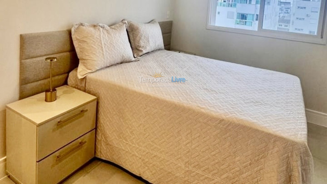Apartamento para aluguel de temporada em Governador Celso Ramos (Praia de Palmas)