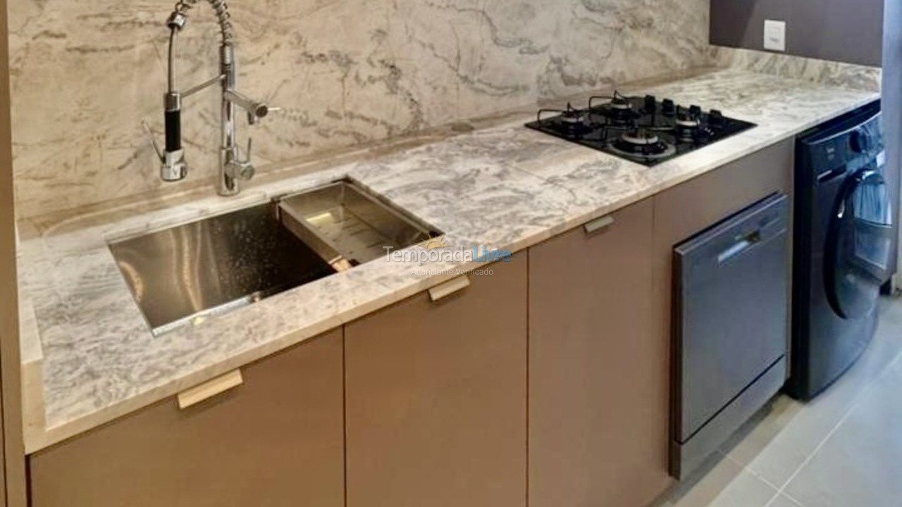 Apartamento para aluguel de temporada em Governador Celso Ramos (Praia de Palmas)