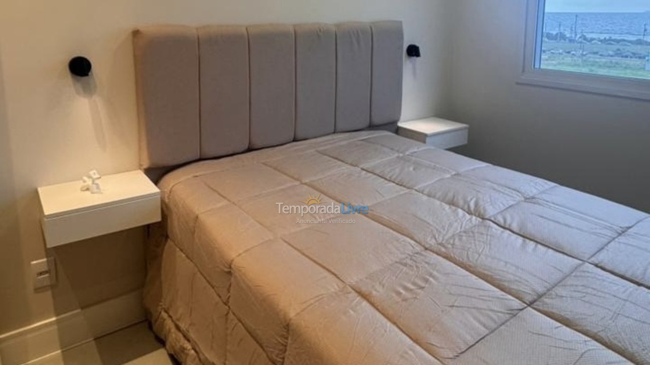 Apartamento para aluguel de temporada em Governador Celso Ramos (Praia de Palmas)