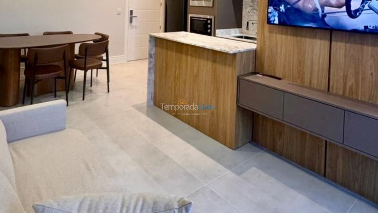 Apartamento para aluguel de temporada em Governador Celso Ramos (Praia de Palmas)