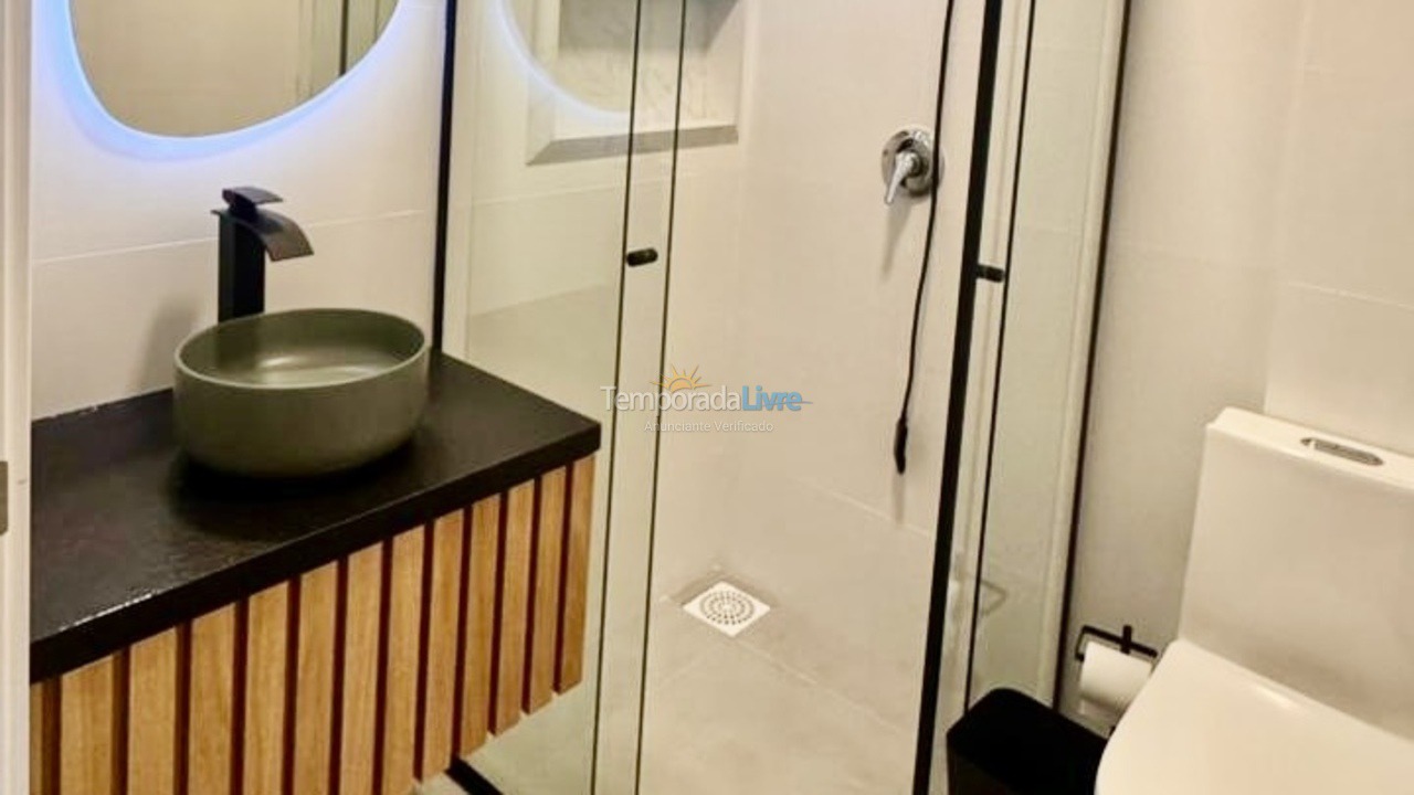 Apartamento para aluguel de temporada em Governador Celso Ramos (Praia de Palmas)