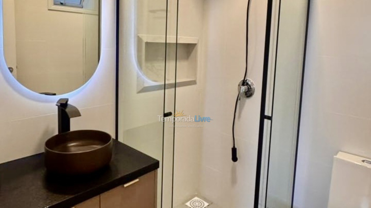 Apartamento para aluguel de temporada em Governador Celso Ramos (Praia de Palmas)