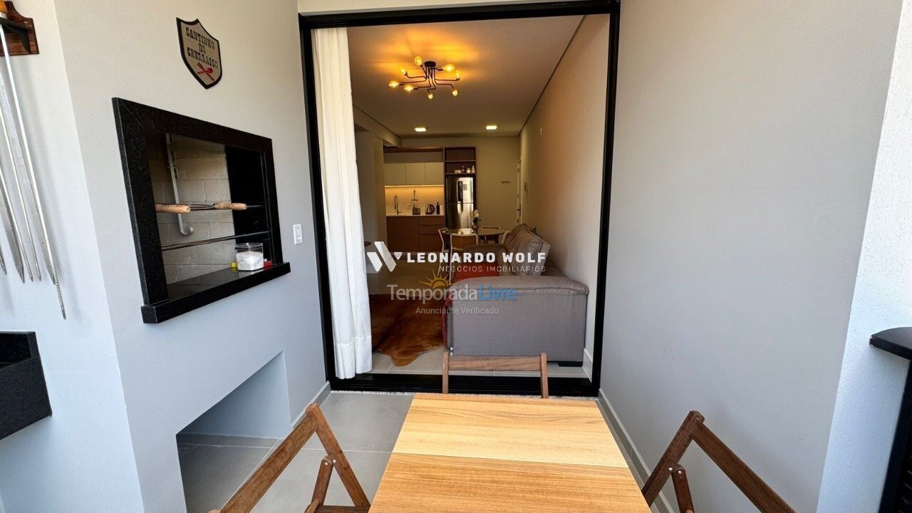 Apartamento para aluguel de temporada em Governador Celso Ramos (Praia de Palmas)