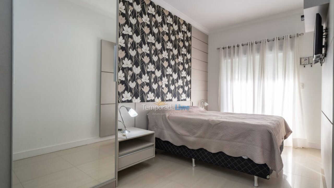Apartment for vacation rental in Bombinhas (Praia de Bombas)