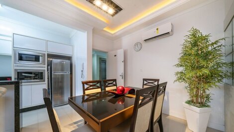 2-bedroom apartment 50 meters from Bombas Beach