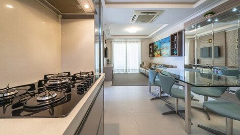 Apartamento con vistas al mar a 50 metros: 3 dormitorios, con capacidad para hasta 8 personas.