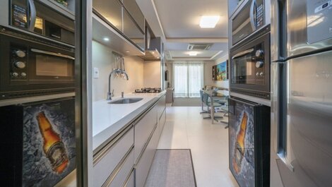 Apartamento con vistas al mar a 50 metros: 3 dormitorios, con capacidad para hasta 8 personas.