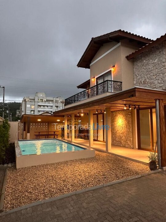 Casa para alquiler de vacaciones em Bombinhas (Praia de Bombas)
