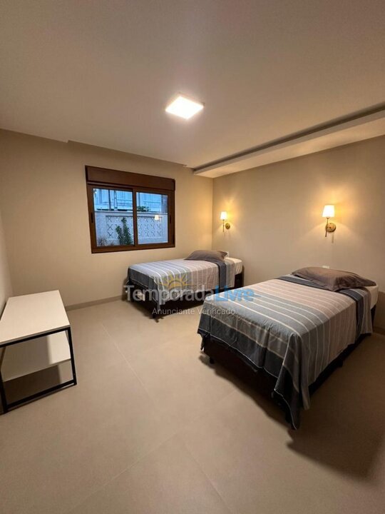 Casa para alquiler de vacaciones em Bombinhas (Praia de Bombas)