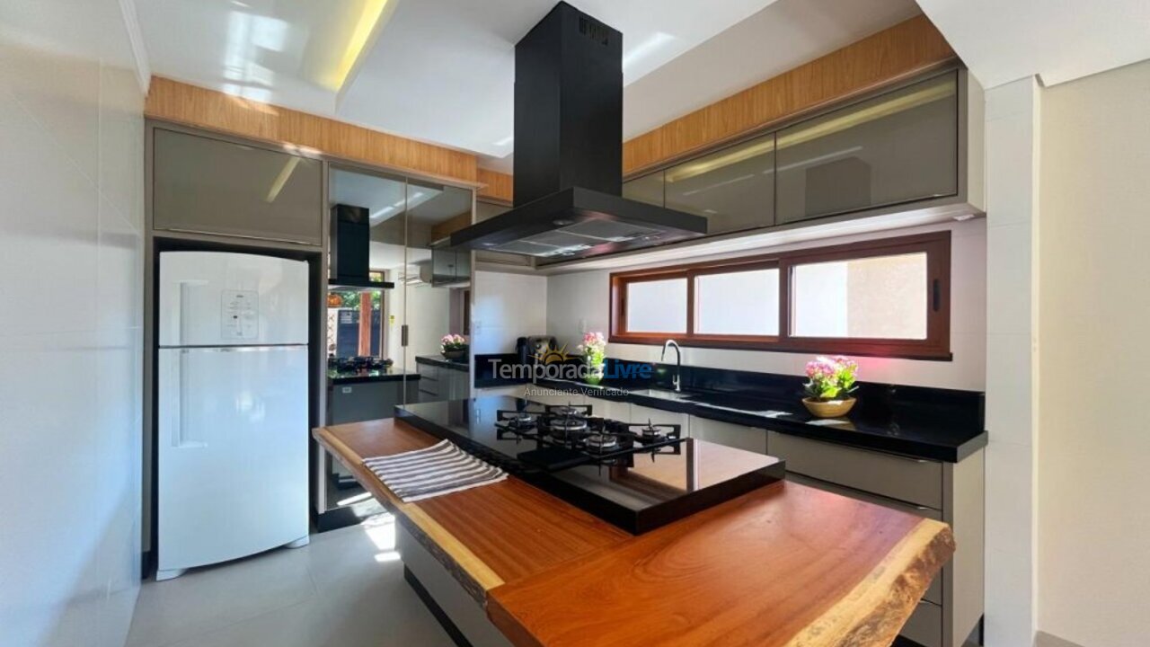 Casa para alquiler de vacaciones em Bombinhas (Praia de Bombas)