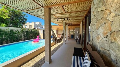 Casa con 4 suites y piscina para hasta 9 personas en Bombinhas.