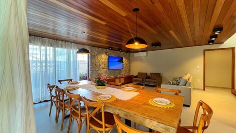 Casa con 4 suites y piscina para hasta 9 personas en Bombinhas.