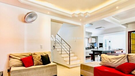 ⭐ Spacious House with Pool Near the Sea | Sleeps Up to 14