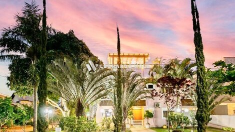 ⭐ Spacious House with Pool Near the Sea | Sleeps Up to 14