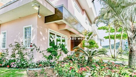 ⭐ Spacious House with Pool Near the Sea | Sleeps Up to 14