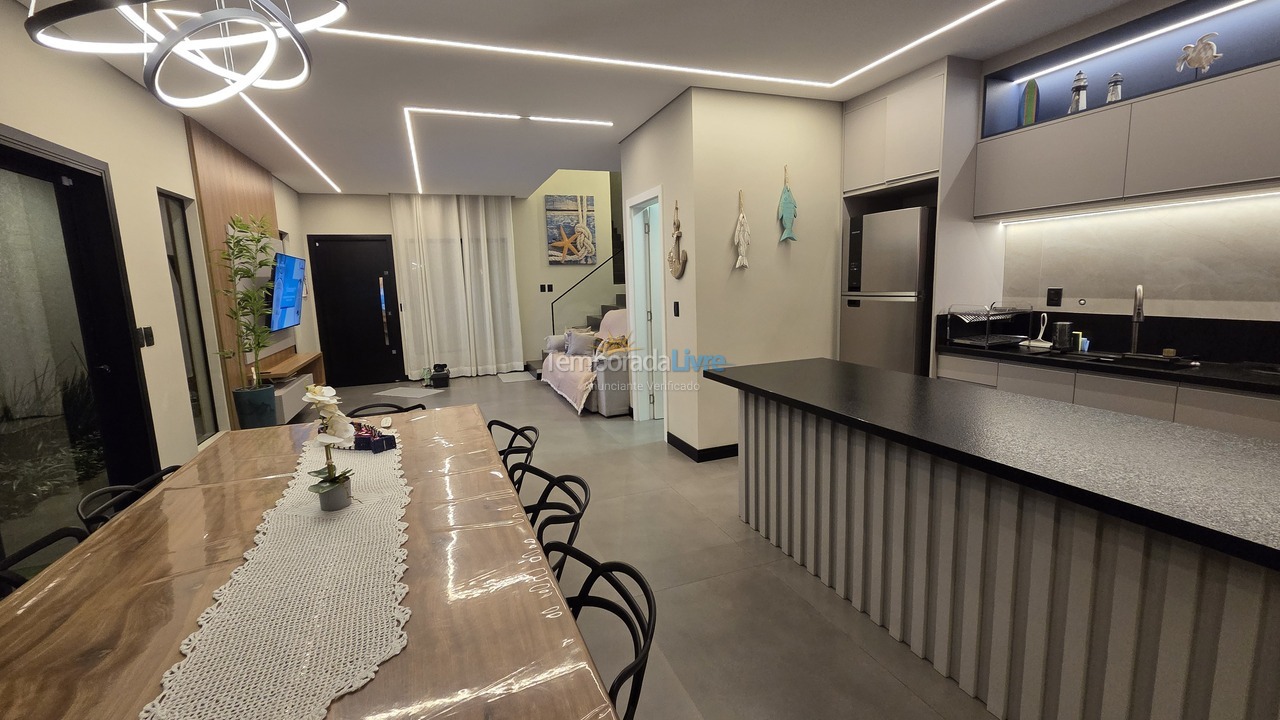 Casa para alquiler de vacaciones em Itapoá (Itapema do Norte)