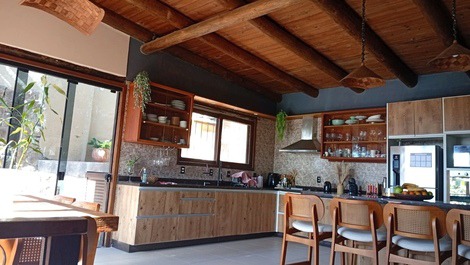 🏡UNIQUE HOUSE WITH POOL FOR UP TO 16 PEOPLE - CACHOEIRA BEACH🌞