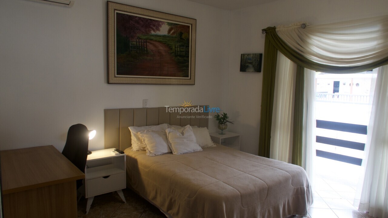 Casa para aluguel de temporada em Balneário Piçarras (Piçarras)