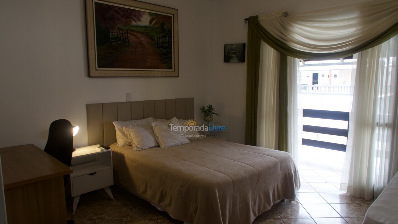 Casa para aluguel de temporada em Balneário Piçarras (Piçarras)