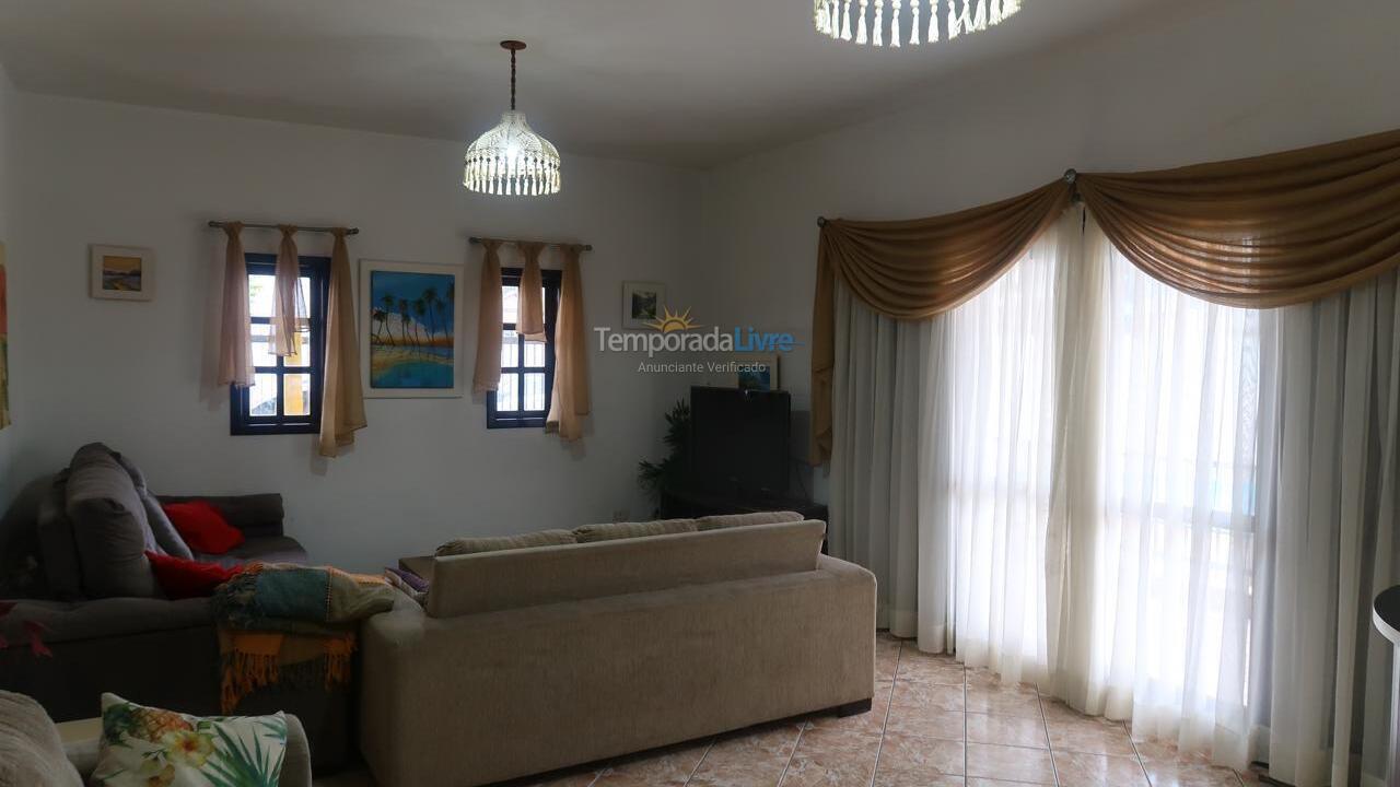 Casa para aluguel de temporada em Balneário Piçarras (Piçarras)