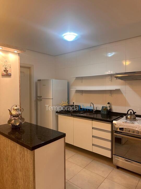 Apartamento para aluguel de temporada em Governador Celso Ramos (Praia de Palmas)