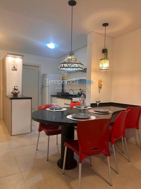 Apartamento para aluguel de temporada em Governador Celso Ramos (Praia de Palmas)