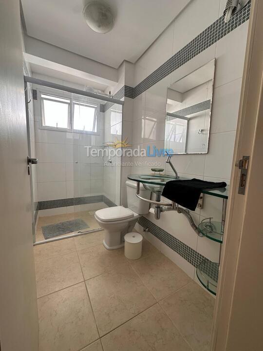 Apartamento para aluguel de temporada em Governador Celso Ramos (Praia de Palmas)