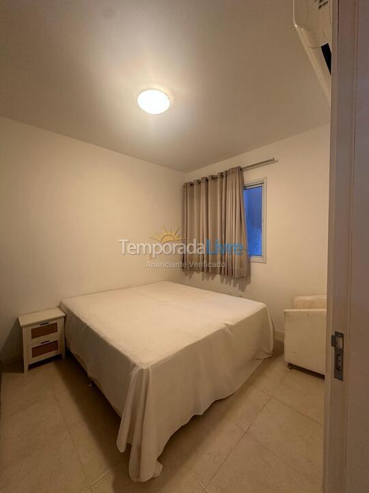 Apartamento para aluguel de temporada em Governador Celso Ramos (Praia de Palmas)