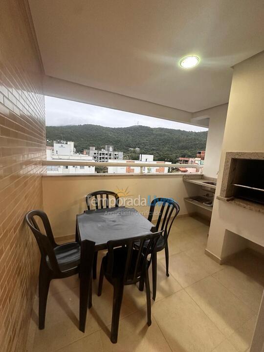 Apartamento para aluguel de temporada em Governador Celso Ramos (Praia de Palmas)