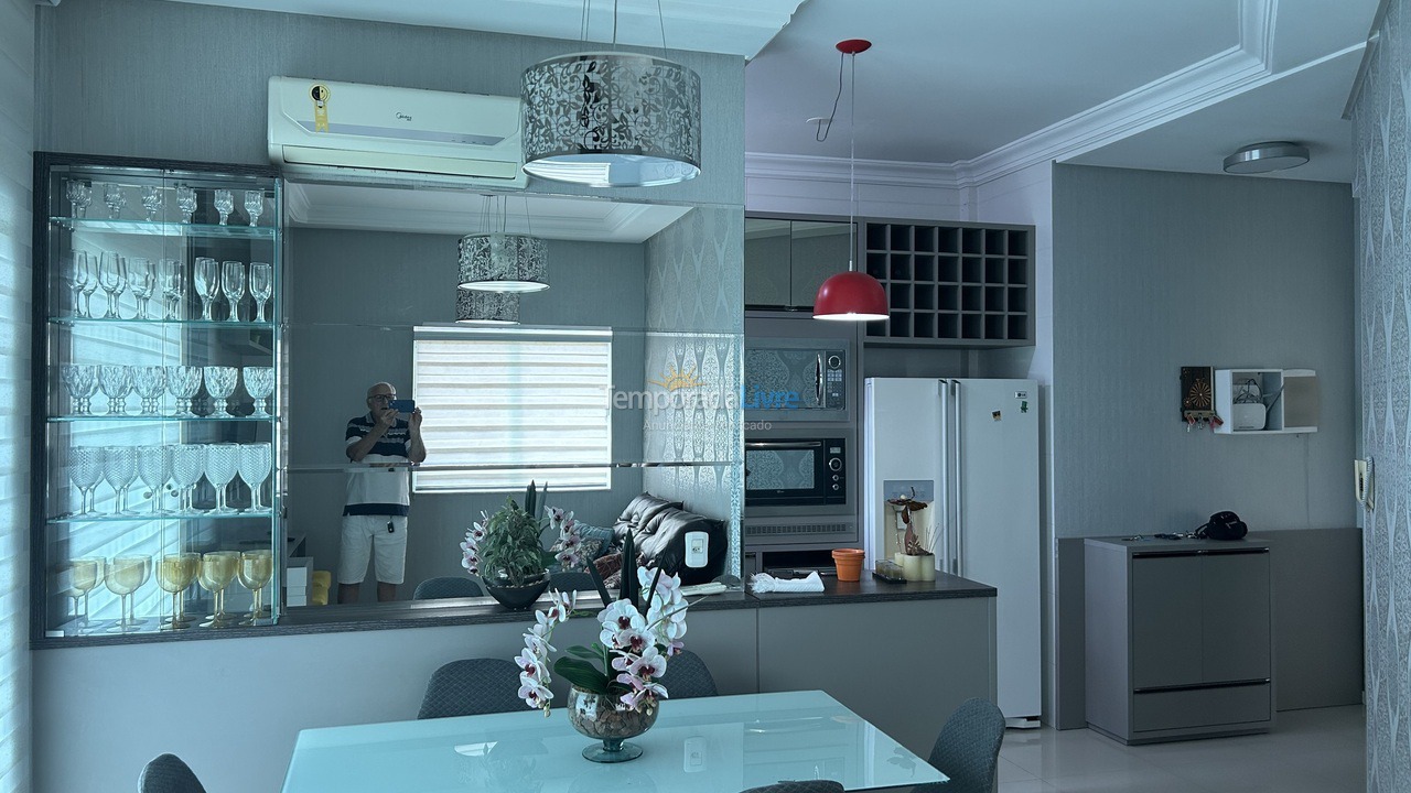 Apartamento para aluguel de temporada em Bombinhas (Praia de Bombas)