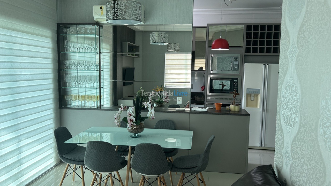 Apartamento para aluguel de temporada em Bombinhas (Praia de Bombas)