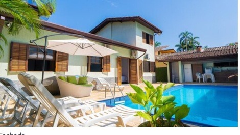 Linda casa em condomínio fechado em Ubatuba