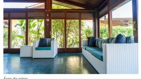 Linda casa em condomínio fechado em Ubatuba