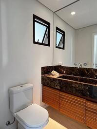 Baleia, 100 m from the beach, 4 suites, swimming pool, barbecue.