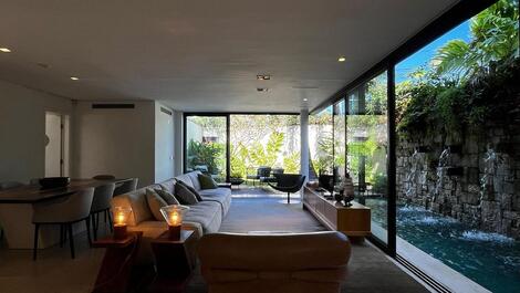 Baleia, 100 m from the beach, 4 suites, swimming pool, barbecue.