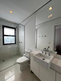 Baleia, 100 m from the beach, 4 suites, swimming pool, barbecue.
