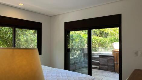 Baleia, 100 m from the beach, 4 suites, swimming pool, barbecue.
