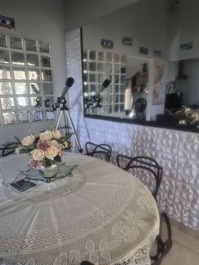 Sala de jantar- lupa para ver estrelas e lua 