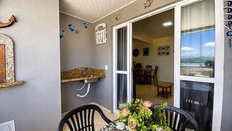 Apartamento con vista al mar en alquiler en Bombinhas 01 suite (LA0009)