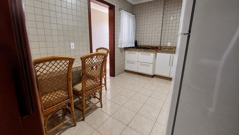 Apartamento 03 dorm. Vista mar locação em Bombinhas (LA0012)